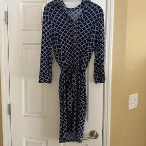 Great summer/fall dress. Collared v-neck dress with  gold buttons.